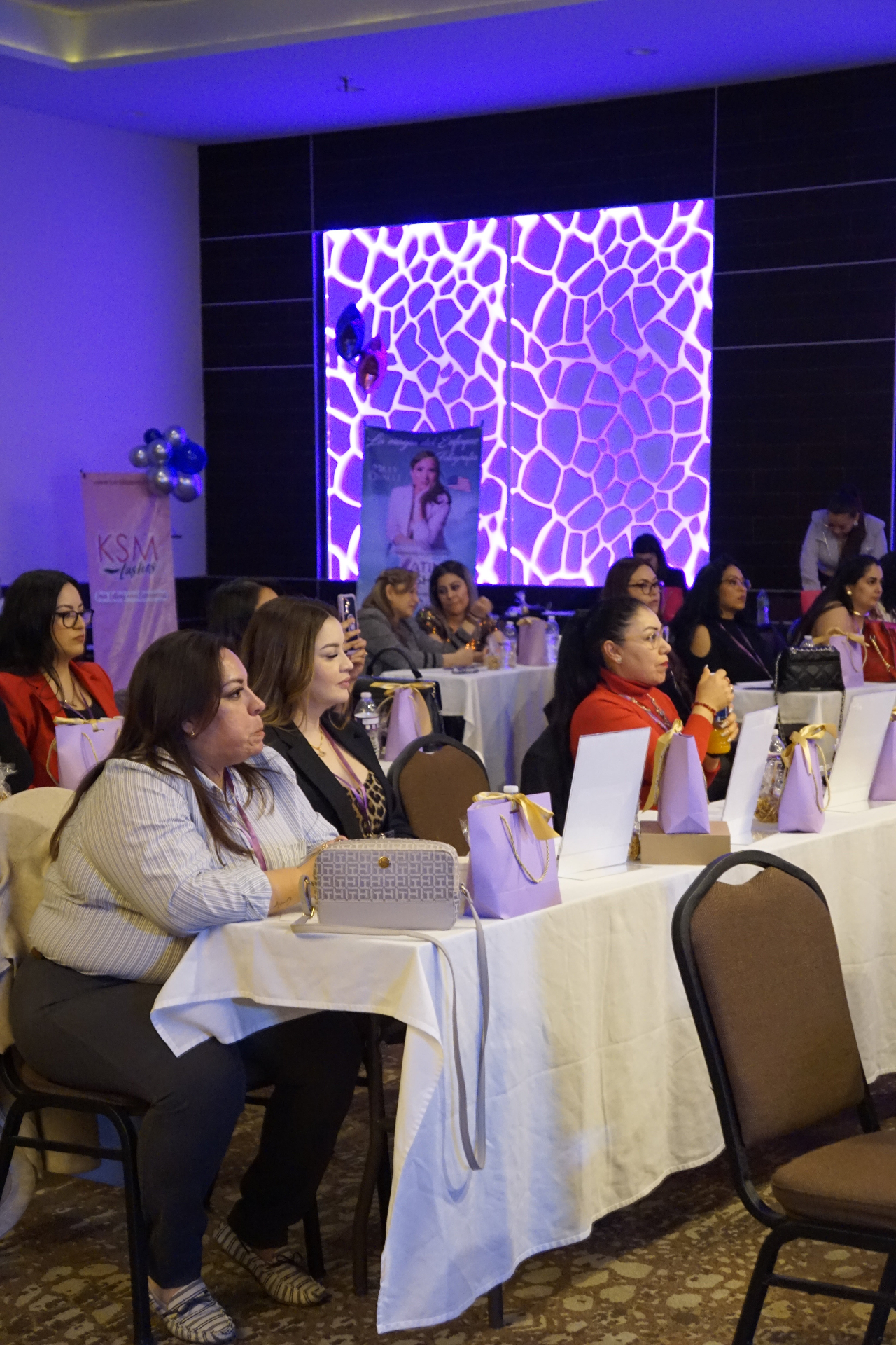 Attentive audience during Latin Lashes conference